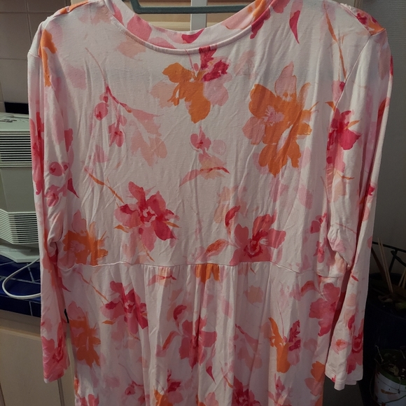 Top - Picture 2 of 3